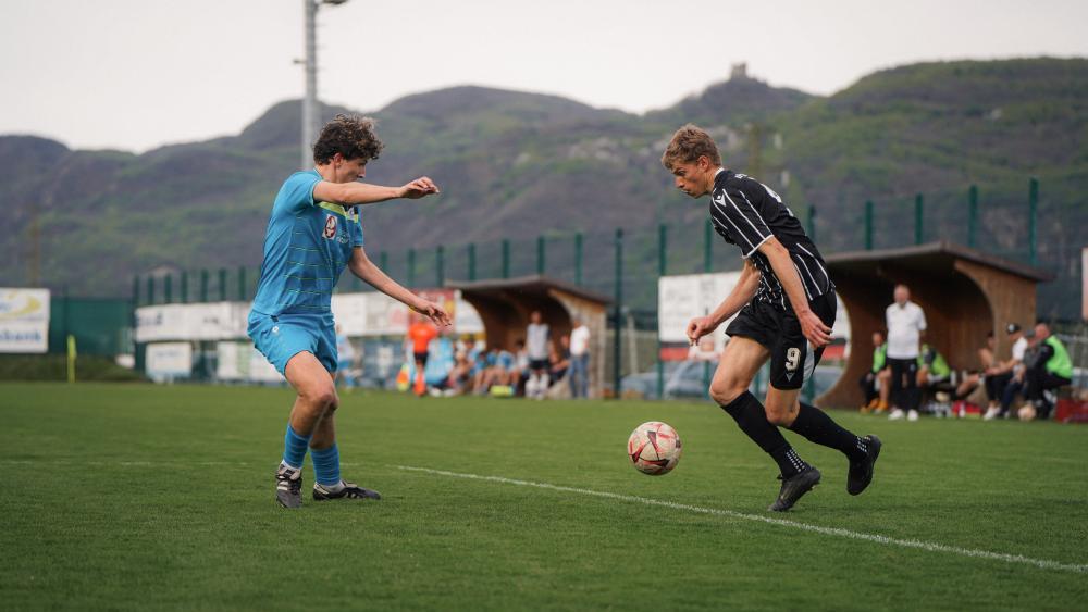 Tramins Alex Pfitscher (rechts) und Stegens Gabriel Tinkhauser: Bald geht die Saison los. © Thomas Debelyak