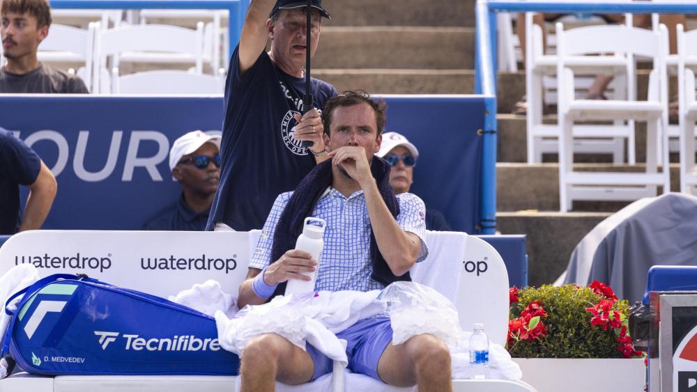 Was-macht-er-jetzt-Medvedev-l-sst-Tennis-Welt-r-tseln