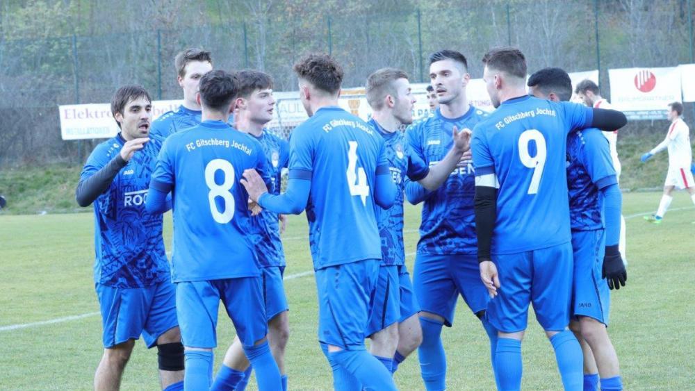 Gitschberg Jochtal bejubelt einen Treffer ihrer Nummer 9, Lukas Hofer – kein seltenes Bild.