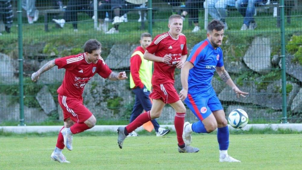 Sie werden in der neuen Meisterschaft eine große Rolle spielen, von links: Manuel Senn, Lukas Hasler (beide Latzfons Verdings) und Martin Ritsch (Kiens). © David Laner