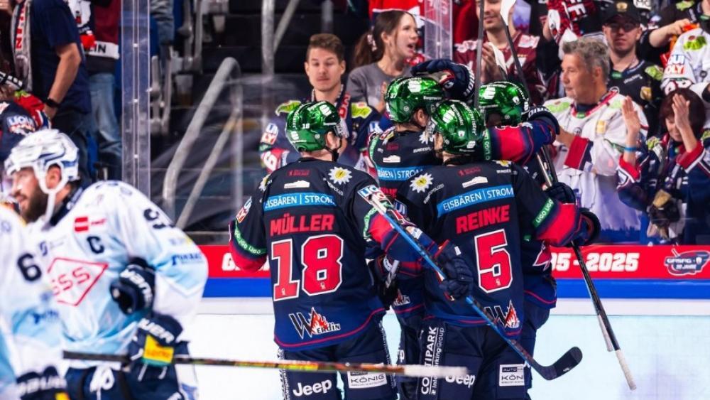 The Eisbären Berlin celebrated a victory. © Social Media / Eisbären Berlin
