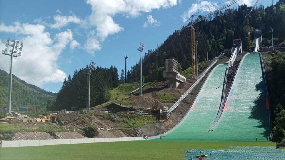 Unheimlicher-Kreuzband-Fluch-auf-der-Olympiaschanze