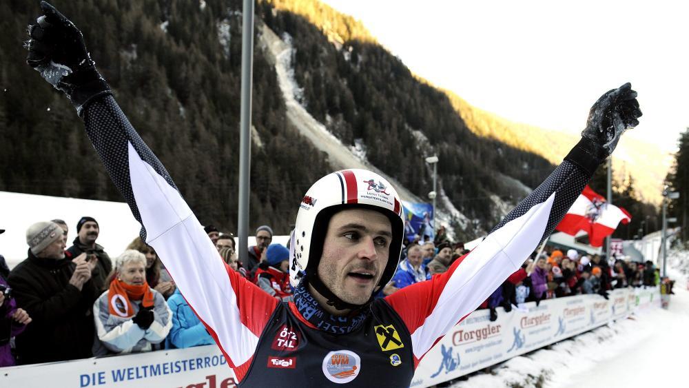 Alpin-Rodeln-holt-Olympiabahn-von-1964-aus-Dornr-schenschlaf