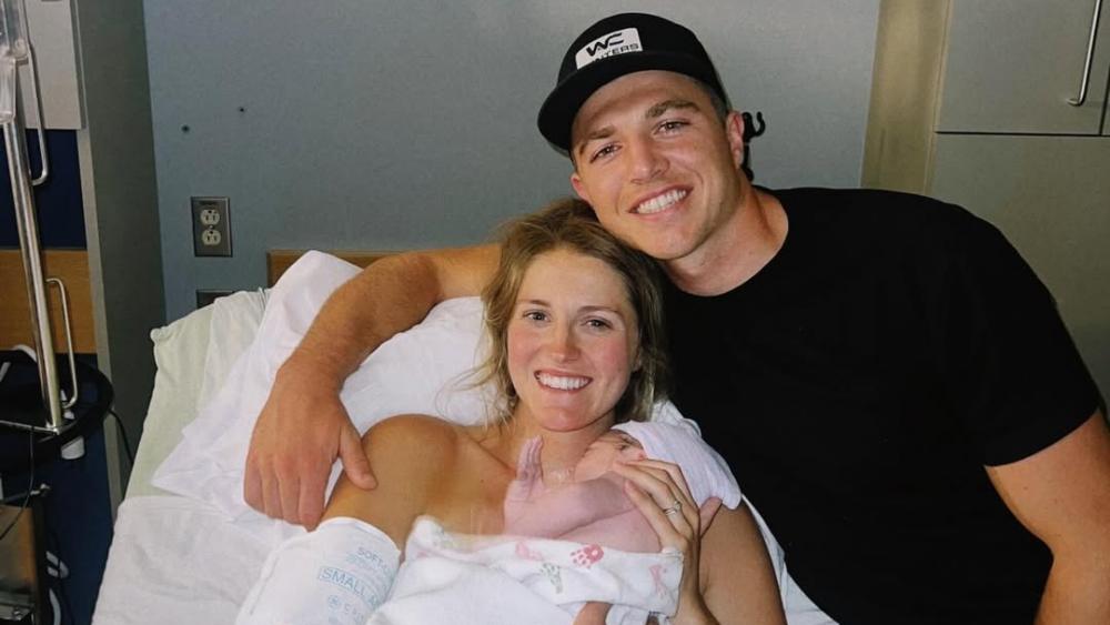 Nach-romantischer-Hochzeit-Ski-Ass-im-Babygl-ck