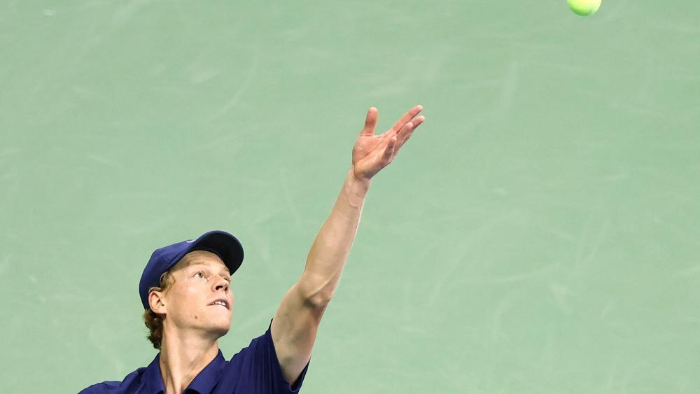 Jannik Sinner trifft im Achtelfinale auf Alexander Bublik. © APA/afp / CHARLY TRIBALLEAU