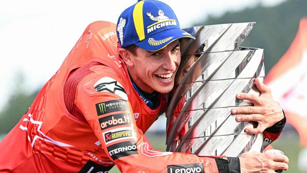 Marc Marquez is MotoGP World Champion again after a long period of suffering. © APA/afp / TOSHIFUMI KITAMURA