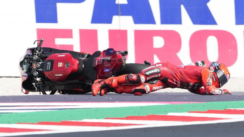 Marquez-st-rzte-im-Sprint-von-San-Marino