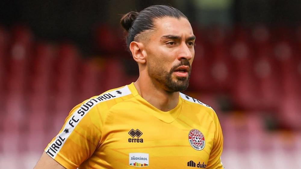 Silvio Merkaj est blessé.