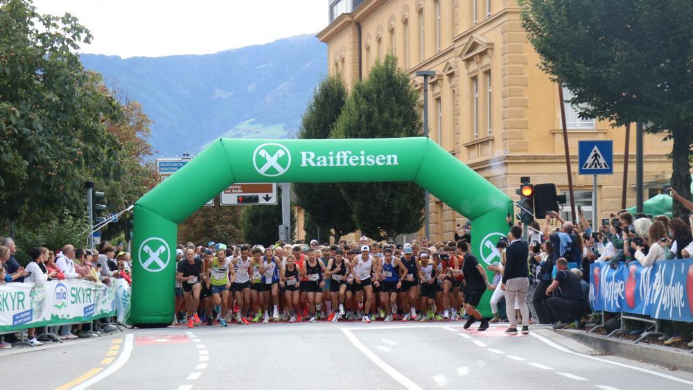Start des Laufs in Bruneck. © Sportissimus