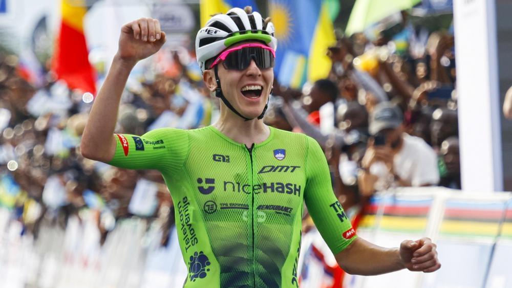 Tadej Pogacar hat sich zum Weltmeister gekrönt. © ANSA / KIM LUDBROOK