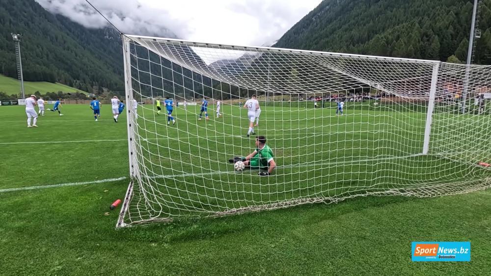 In the regional league match between Gitschberg Jochtal and Bruneck (1:4), the home team's goalkeeper made a blunder. Bruneck's Tommy Piffrader didn't care, celebrating his goal with a perfect somersault. We also have the Oberliga highlights between Ahrntal and St. Georgen (2:1) and Bozner FC against Val Gardena (1:0) in the video. © stol