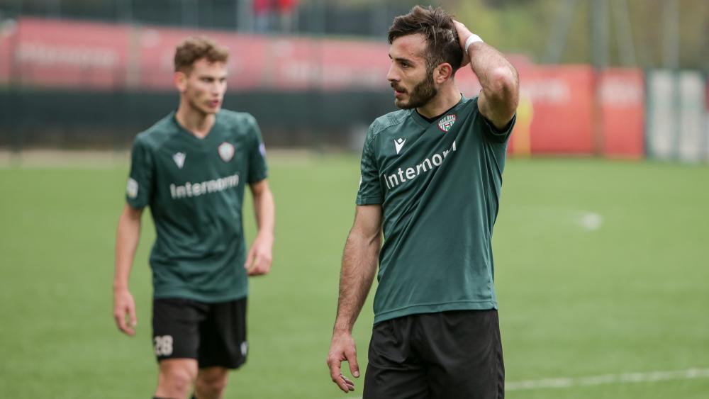 Arnaldo Kaptina (rechts) zählt zu den besten Spielern der hiesigen Oberliga. © Rosario Multari