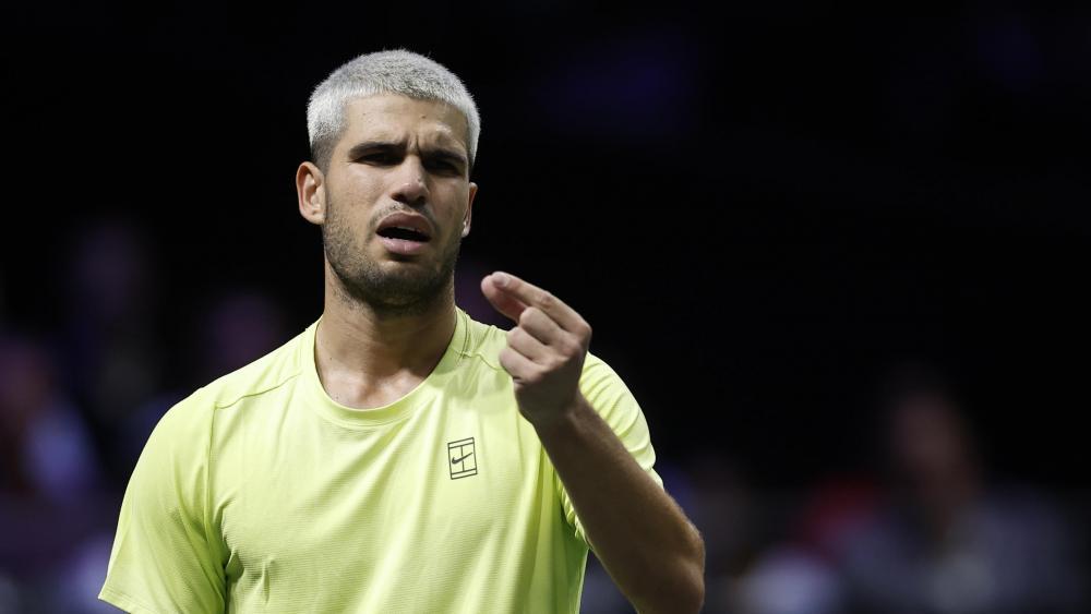 Carlos Alcaraz hat eine bittere Niederlage kassiert. © ANSA / YOAN VALAT