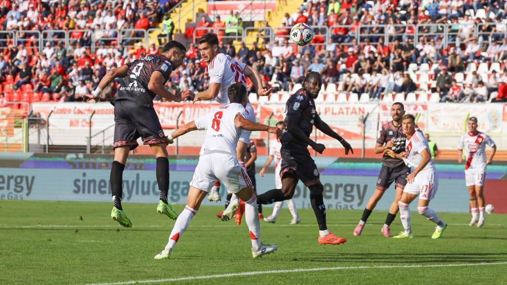 Der FC Südtirol (in dunkelgrau) holte einen Punkt in Mantua. © FC Südtirol