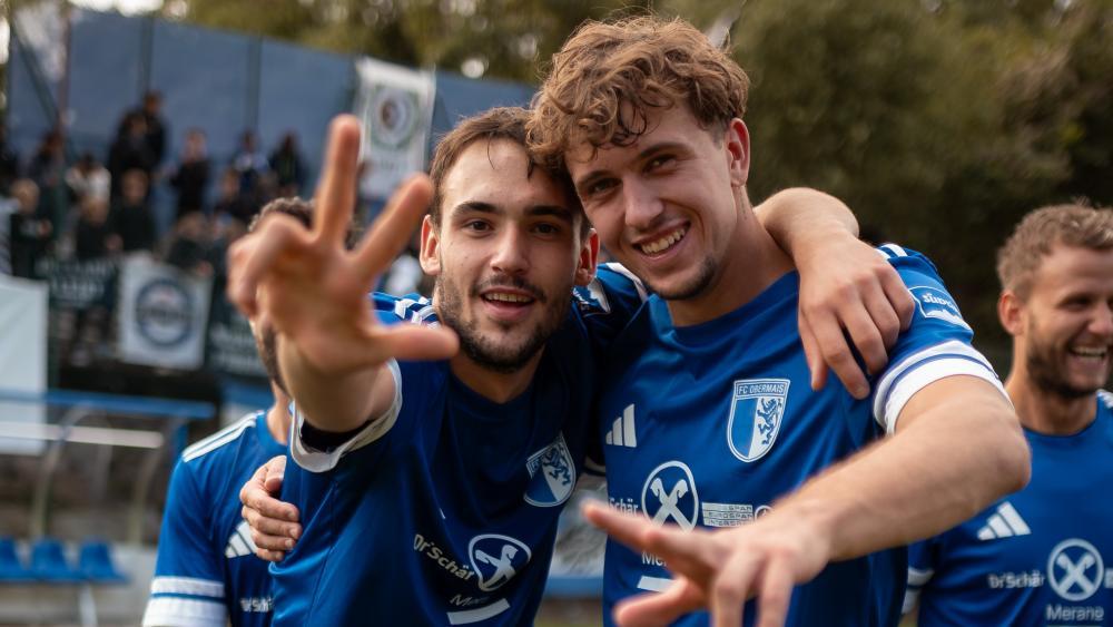 Edoardo Ghiotti (à g.) a célébré son but victorieux avec son buteur Luca Polli dimanche.