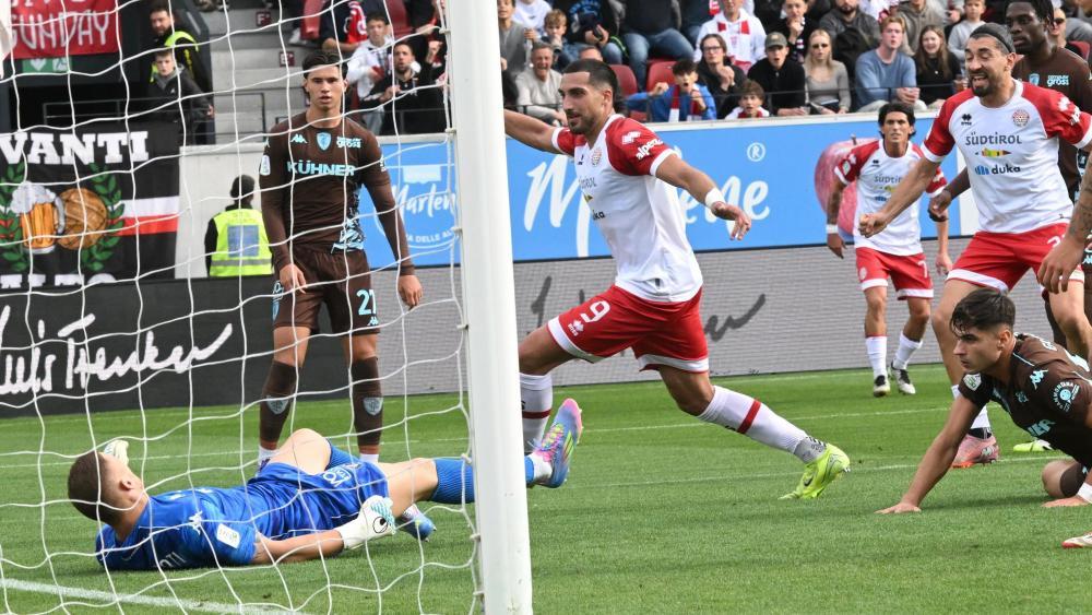 Emanuele Pecorino trifft zur Führung.