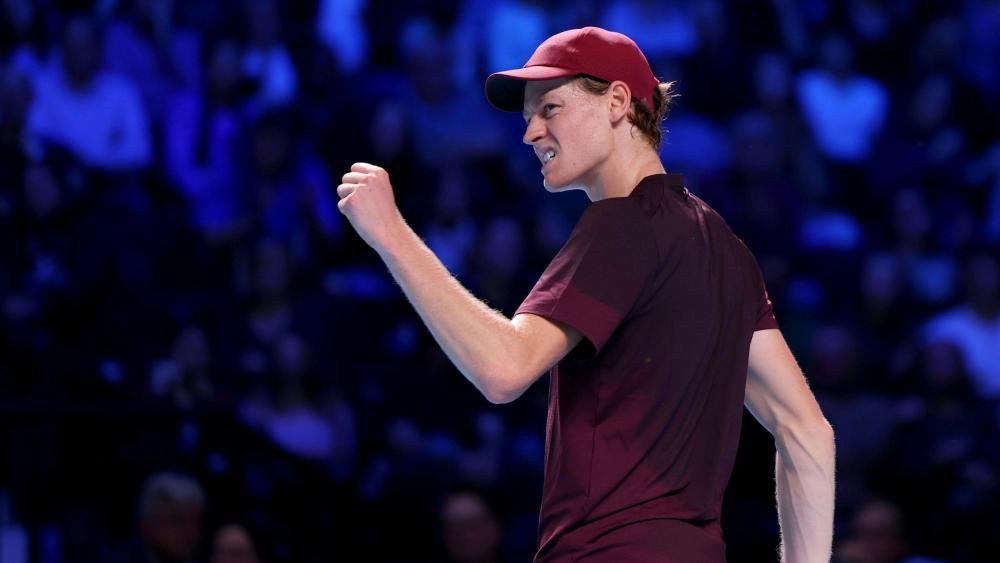 Jannik Sinner hat in Wien sein 22. ATP-Turnier gewonnen. © APA / TOBIAS STEINMAURER