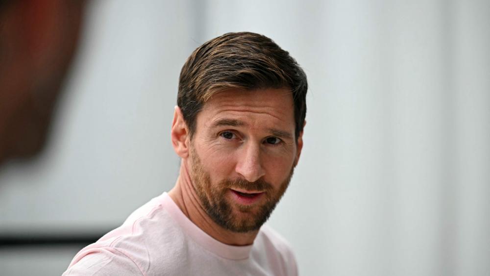 Lionel Messi hängt noch ein paar Jahre dran. © APA/afp / CHANDAN KHANNA