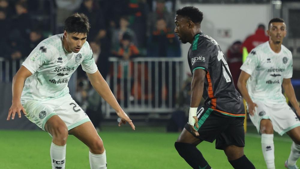 Raphael Kofler gegen Venezia-Stürmer Yeboah.