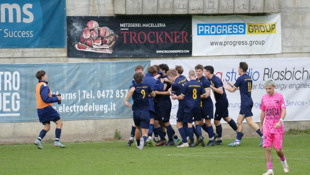 Riesig war der Jubel bei den Feldthurns-Spielern nach dem 1:1 durch Martin Dorfmann.