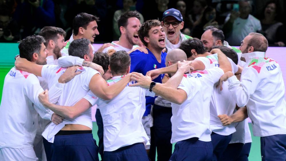 Italien jubelt über den Davis-Cup-Triumph. © APA/afp / TIZIANA FABI