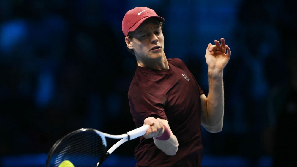 Jannik Sinner bestreitet am Freitag sein nächstes Match. © APA/afp / MARCO BERTORELLO