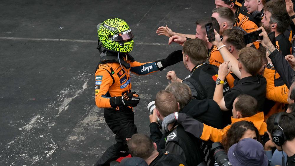 Norris-gewinnt-bei-irrer-Verstappen-Aufholjagd