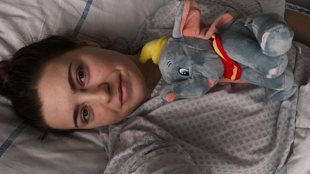 Im-Spital-Kleines-Geschenk-l-sst-Ski-Ass-wieder-l-cheln