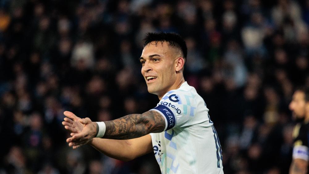 Inters-Kapit-n-holt-die-Kastanien-aus-dem-Feuer