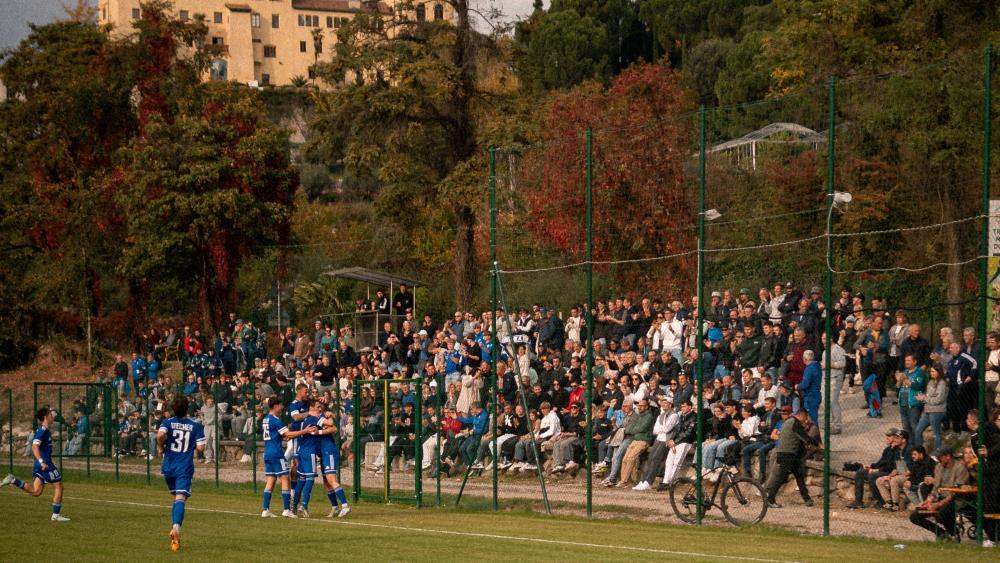 Dans un cadre magnifique – avec les spectateurs et le château de Trauttmansdorff – Obermais espère avoir de nouveau une raison de se réjouir. © P. Schwienbacher