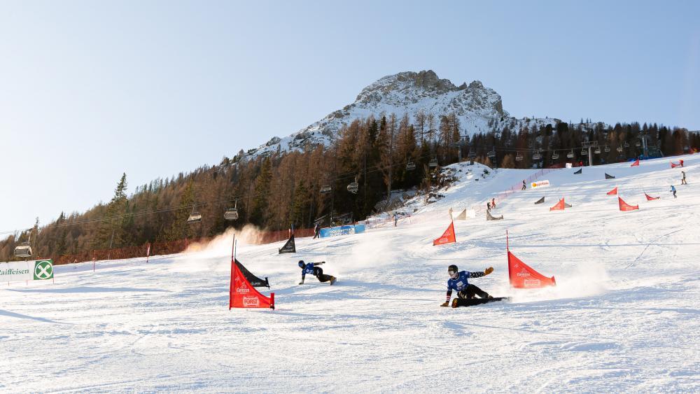 Am Fuße des Latemars wird am Donnerstag um Weltcuppunkte gefahren. © Miha Matavz Photography / Miha Matavz