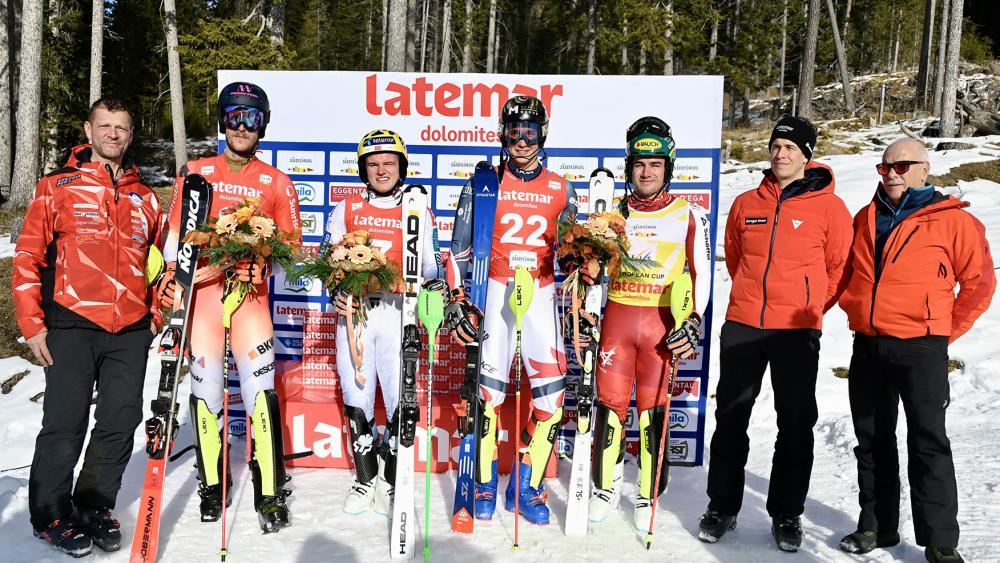 Bei strahlendem Sonnenschein wurden die Podestfahrer in Obereggen prämiert. © Matteo Groppo