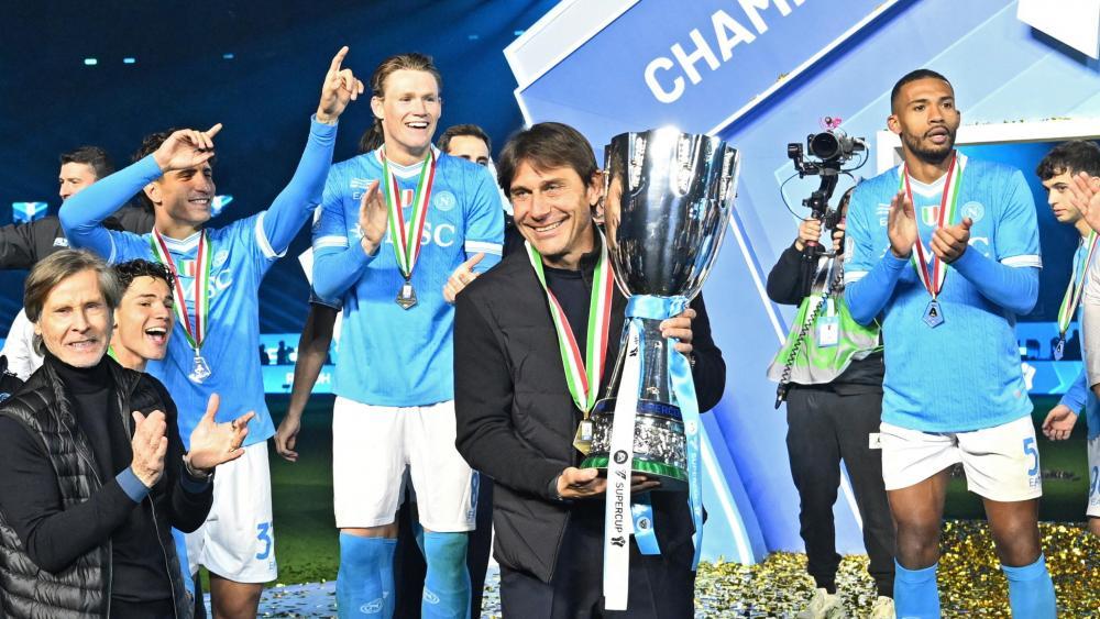 Napoli-gewinnt-die-Supercoppa