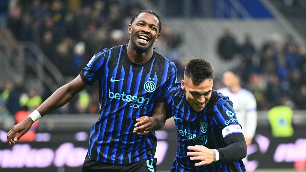 Marcus Thuram und Lautaro Martínez  beim Jubeln. © APA/afp / STEFANO RELLANDINI