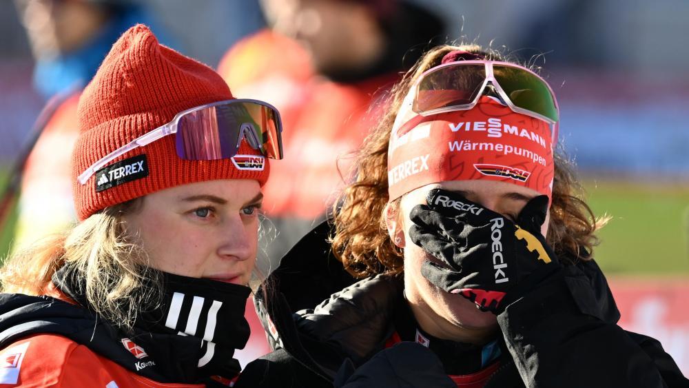 Nathalie Armbruster (r.) war im Ziel völlig aufgelöst. © APA / BARBARA GINDL