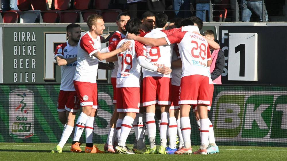 Dieser-FC-S-dtirol-spielt-sich-immer-weiter-in-einen-Rausch