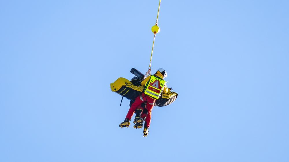 The Frenchman had to be airlifted by helicopter. © APA / EXPA/ JOHANN GRODER