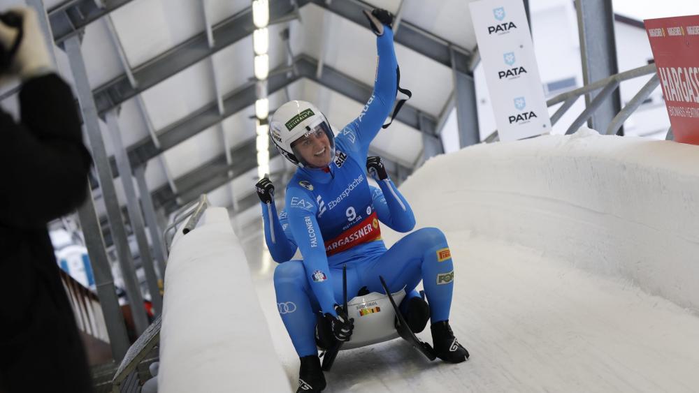 V-tter-und-Oberhofer-rasen-aufs-Podest