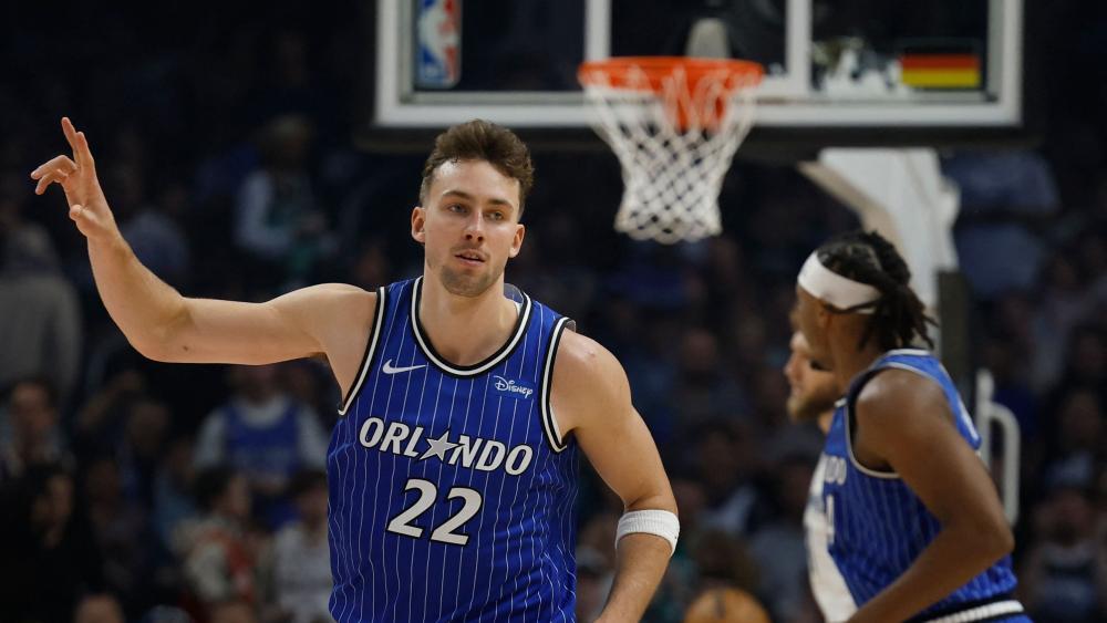 NBA-Spektakel-in-Berlin-Wagner-Br-der-feiern-Heimsieg