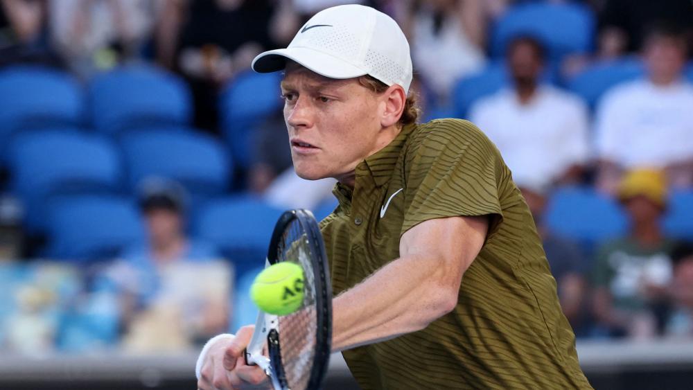 Jannik Sinner bestreitet sein Achtelfinale. © APA/afp / DAVID GRAY