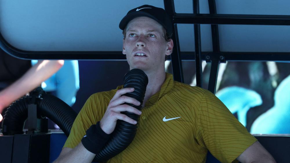 Jannik Sinner will ins Achtelfinale der Australian Open. © APA/afp / DAVID GRAY