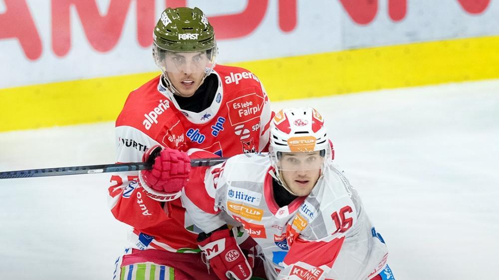 Jason Seed (à gauche) affronte Klagenfurt avec Bolzano. © HCB / Vanna Antonello