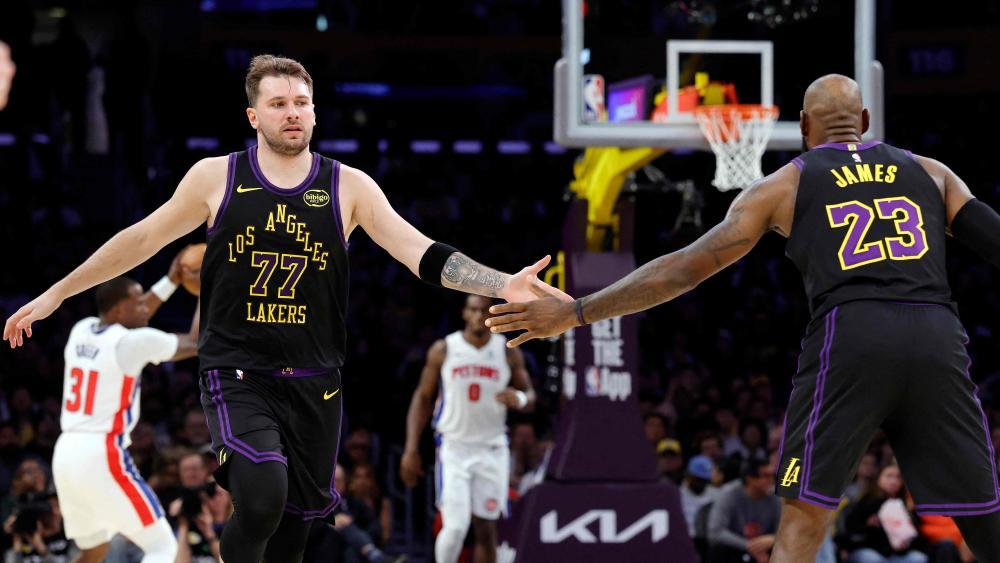 Luka Doncic und LeBron James zeigten ihre Klasse. © APA / RONALD MARTINEZ