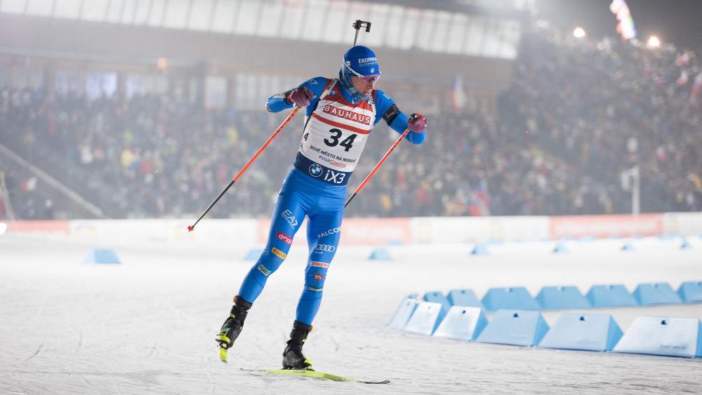 Lukas Hofer lief aufs Podest. © APA/afp / RADEK MICA