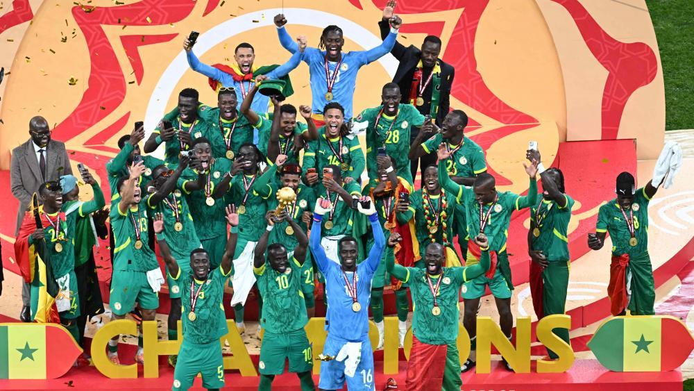 Unw-rdige-Szenen-Senegal-gewinnt-Skandal-Finale