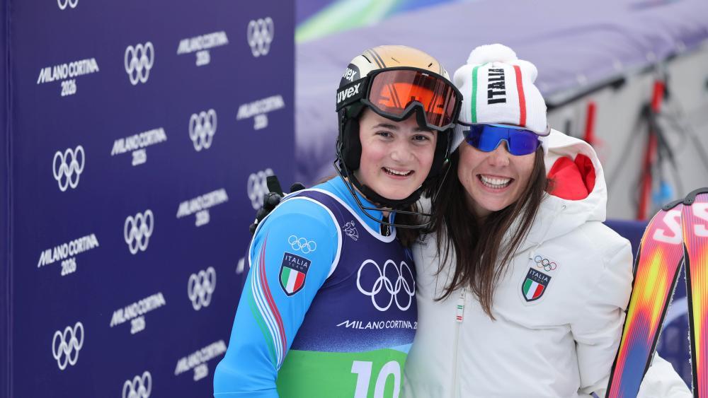 Anna Trocker (links) ist überglücklich, Nicol Delago freut sich mit. © FELICE CALABRO' / Felice Calabro'