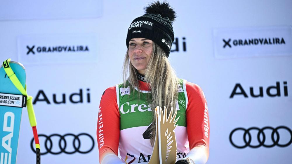 Corinne Suter meldete sich mit einem Sieg zurück. © APA/afp / LIONEL BONAVENTURE