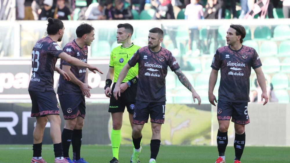 Der FC Südtirol hatte mit den Entscheidungen des Schiedsrichters zu kämpfen. © Felice Calabro' / Felice Calabro'