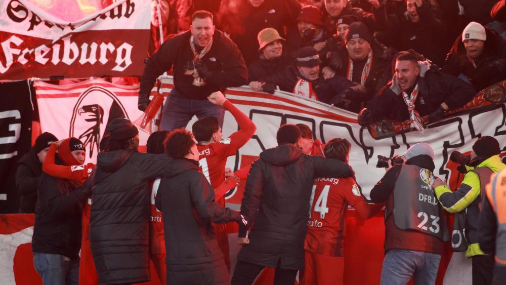 Der SC Freiburg zog in das Halbfinale des DFB-Pokal ein. © ANSA / CLEMENS BILAN