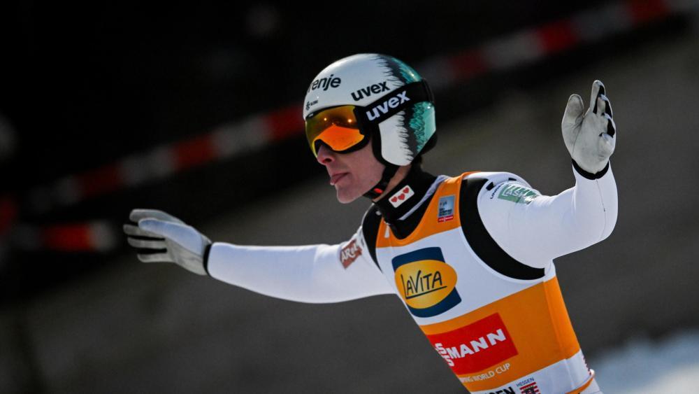 Domen Prevc ist im Skispringen aktuell eine Klasse für sich. © ANSA / FABIAN STRAUCH